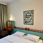 25 * بودغوريتْسا