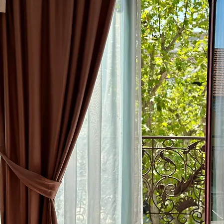 Apartment 25