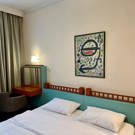 25 * Подгорица