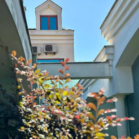 25 Apartment