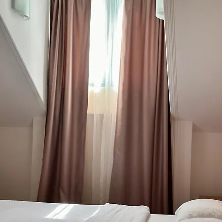 Apartment 25