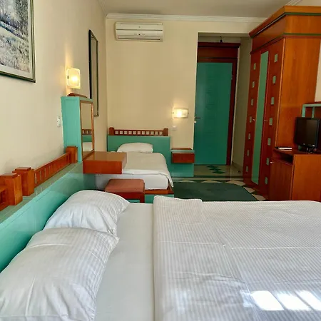 25 Apartment *