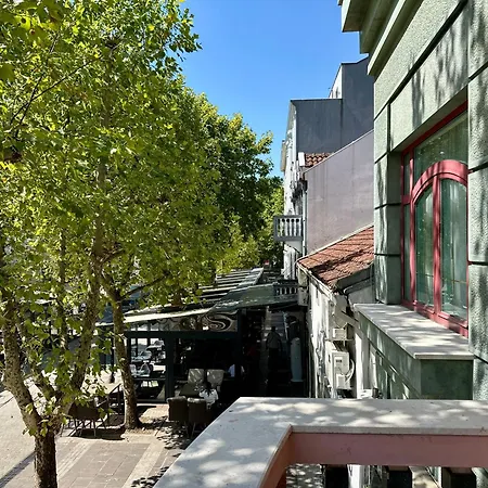 25 Apartment *
