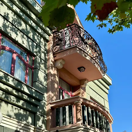 25 Apartment